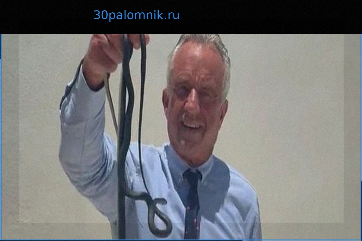 Роберт Ф. Кеннеди-младший: Заснят при ловле змей голыми руками