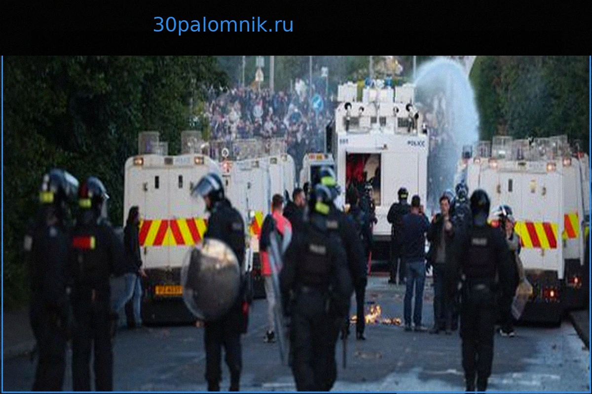 Северная Ирландия: Полиция применила водометы против демонстрантов