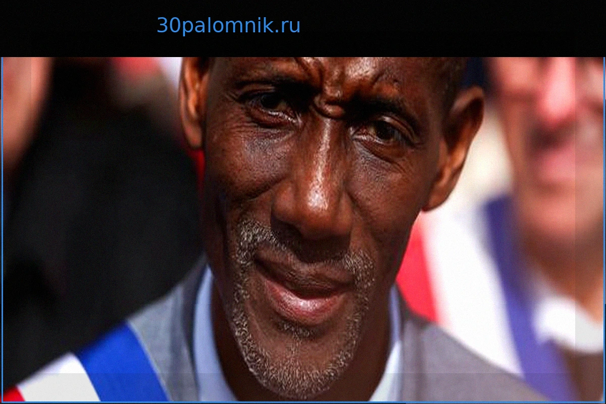 Мэр Сен-Дени Балли Багайоко защищает свои слова о «праве» освистывать «Марсельезу», называя их «анализом», а не «подстрекательством»